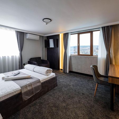 Hotel Elit Pernik Kültér fotó