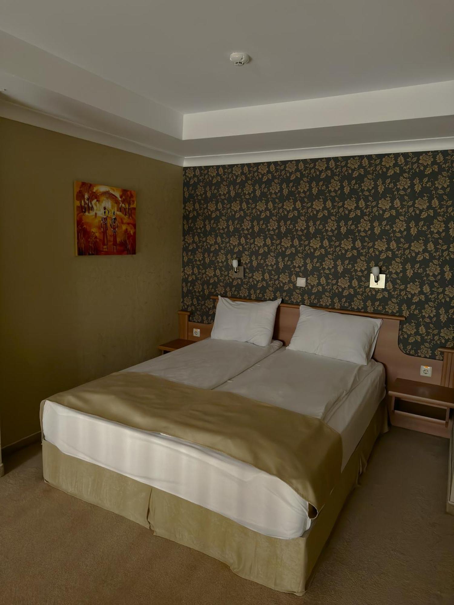 Hotel Elit Pernik Kültér fotó