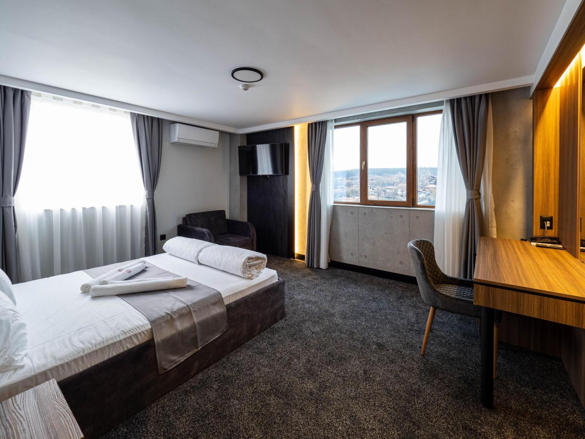 Hotel Elit Pernik Kültér fotó