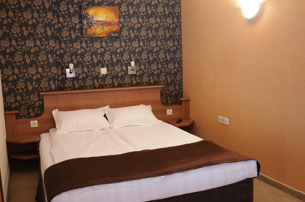 Hotel Elit Pernik Kültér fotó