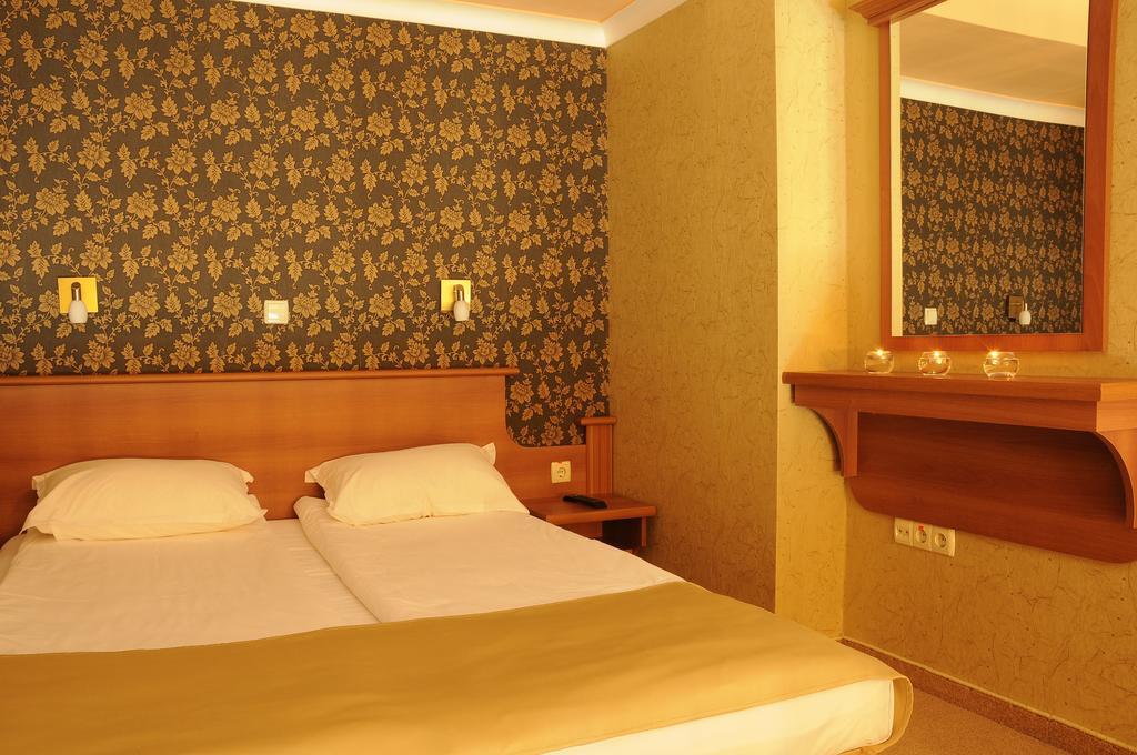 Hotel Elit Pernik Kültér fotó